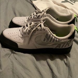NIKE AIR FORCE ONE  SIZE 10.5